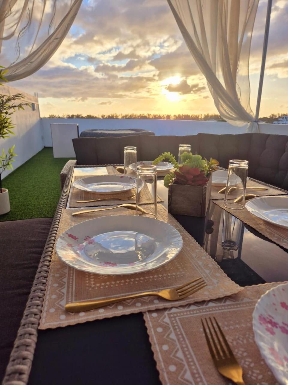 Skyview Apartment- Rooftop Penthouse With Sunset & Sea Views Flic-en-Flacq 외부 사진