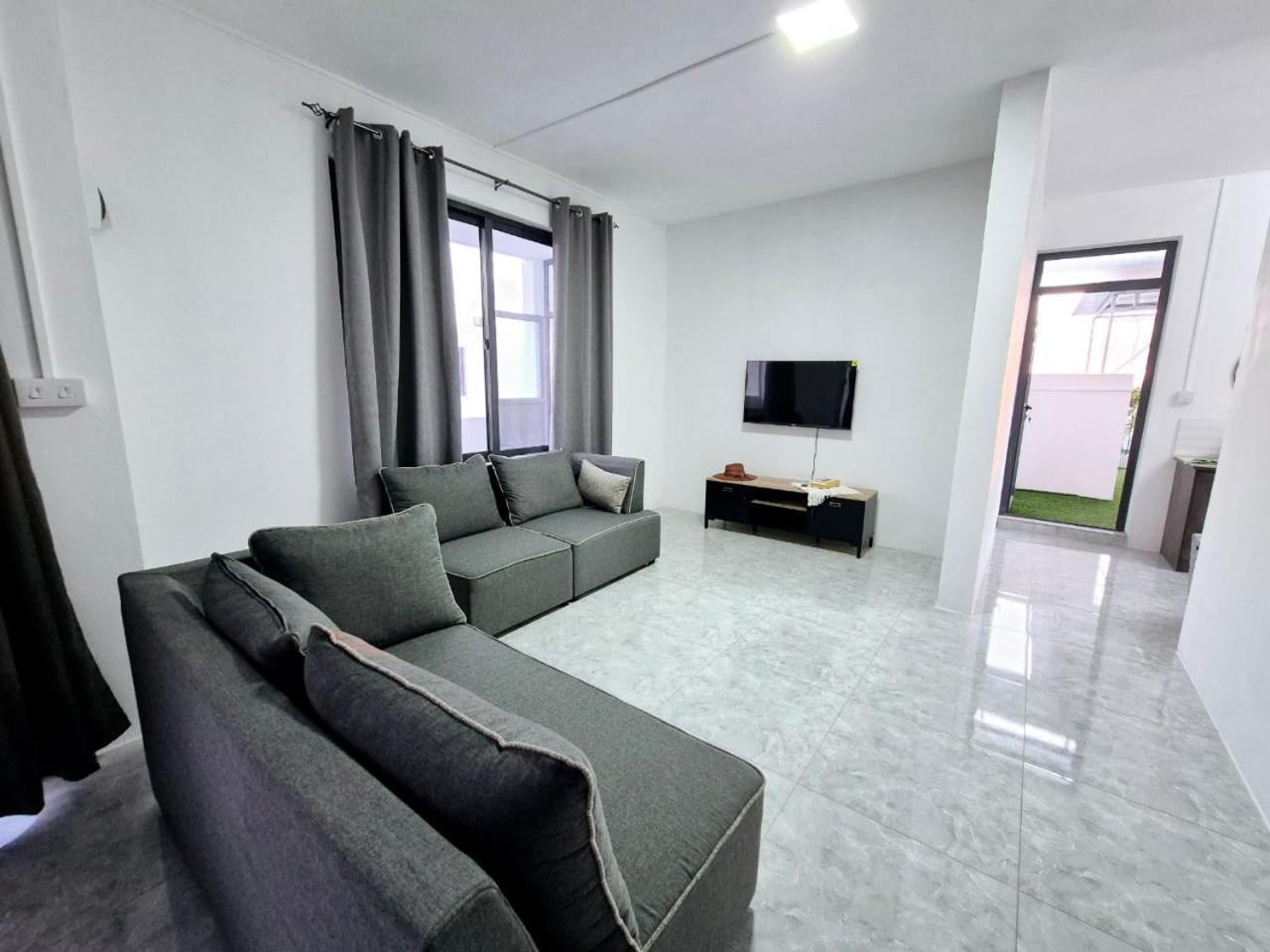 Skyview Apartment- Rooftop Penthouse With Sunset & Sea Views Flic-en-Flacq 외부 사진
