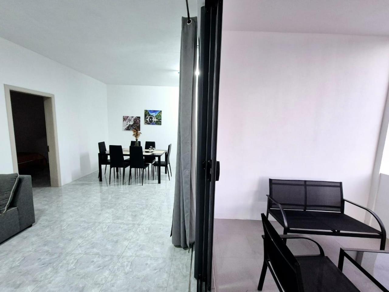 Skyview Apartment- Rooftop Penthouse With Sunset & Sea Views Flic-en-Flacq 외부 사진
