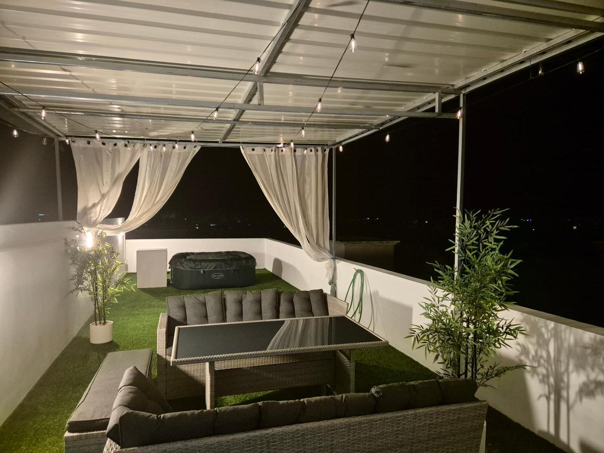 Skyview Apartment- Rooftop Penthouse With Sunset & Sea Views Flic-en-Flacq 외부 사진