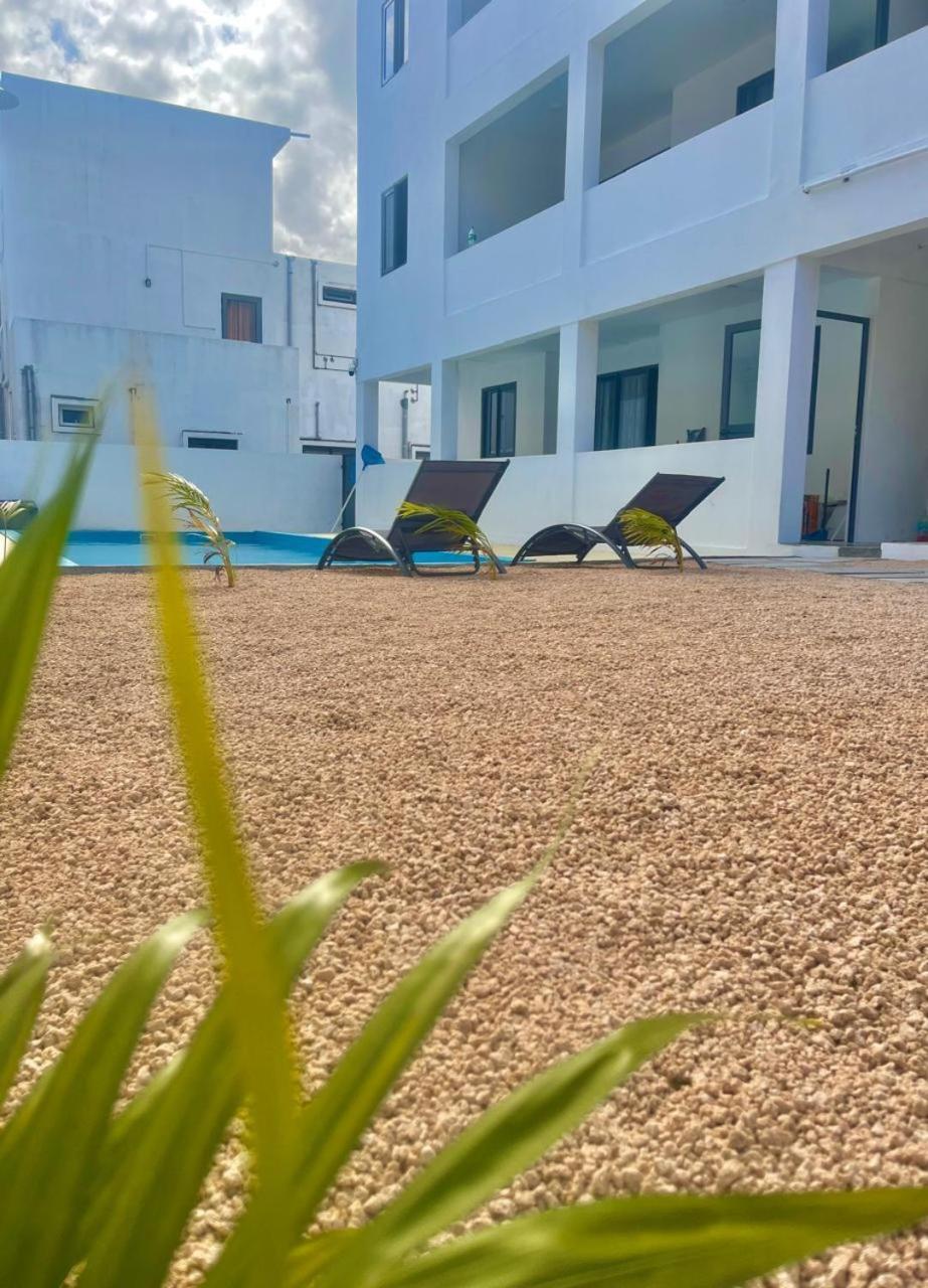 Skyview Apartment- Rooftop Penthouse With Sunset & Sea Views Flic-en-Flacq 외부 사진