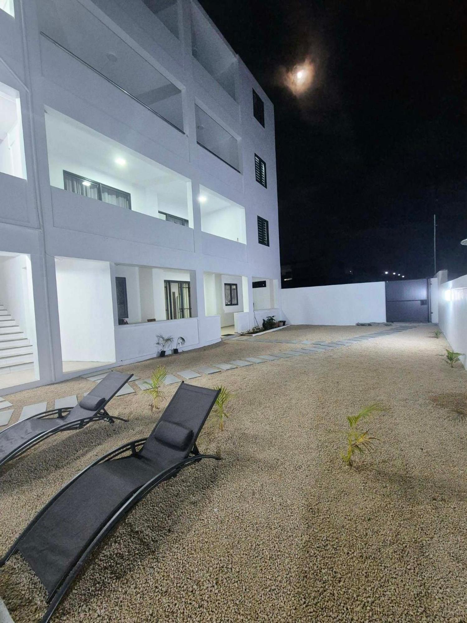 Skyview Apartment- Rooftop Penthouse With Sunset & Sea Views Flic-en-Flacq 외부 사진