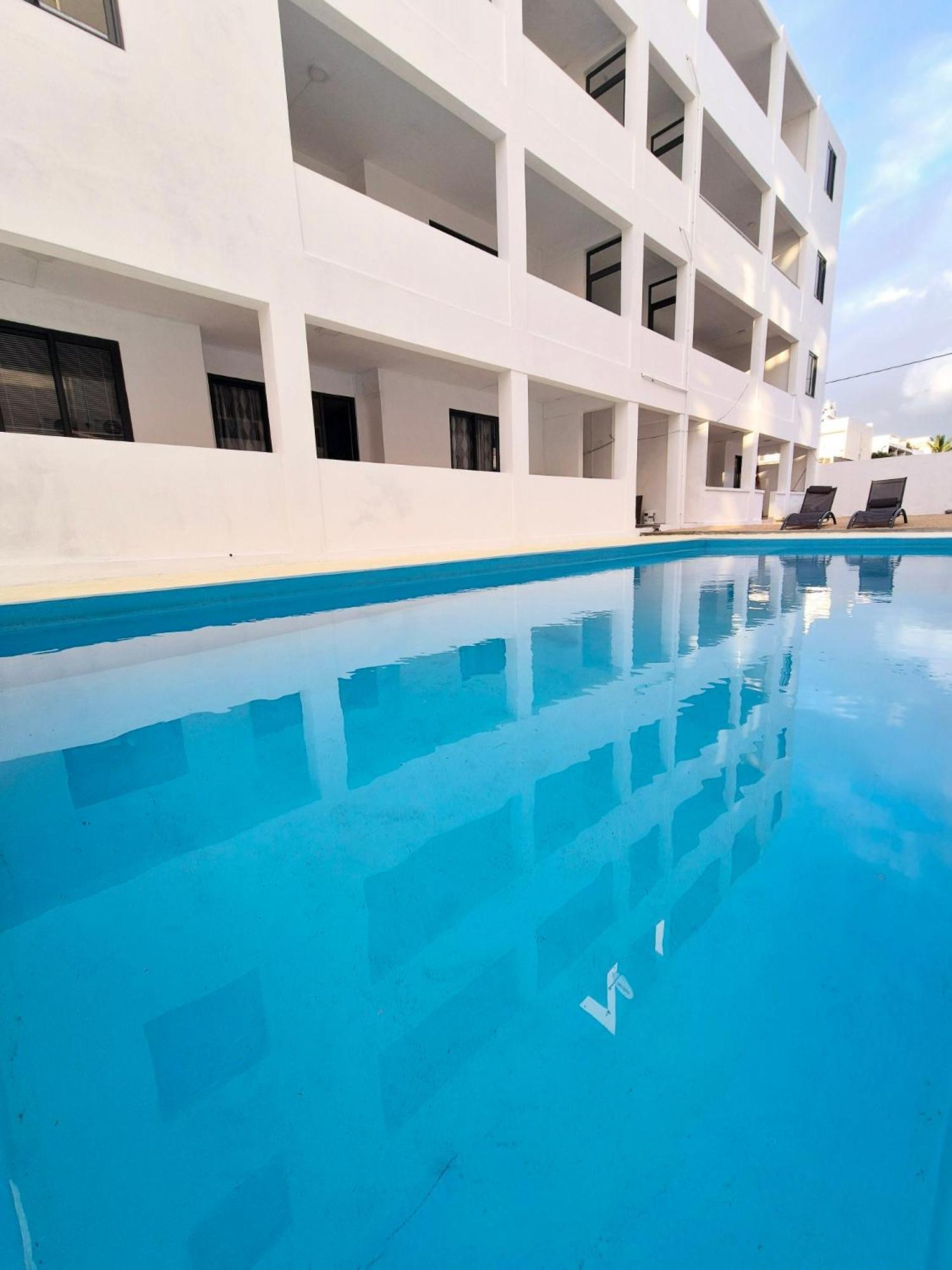 Skyview Apartment- Rooftop Penthouse With Sunset & Sea Views Flic-en-Flacq 외부 사진