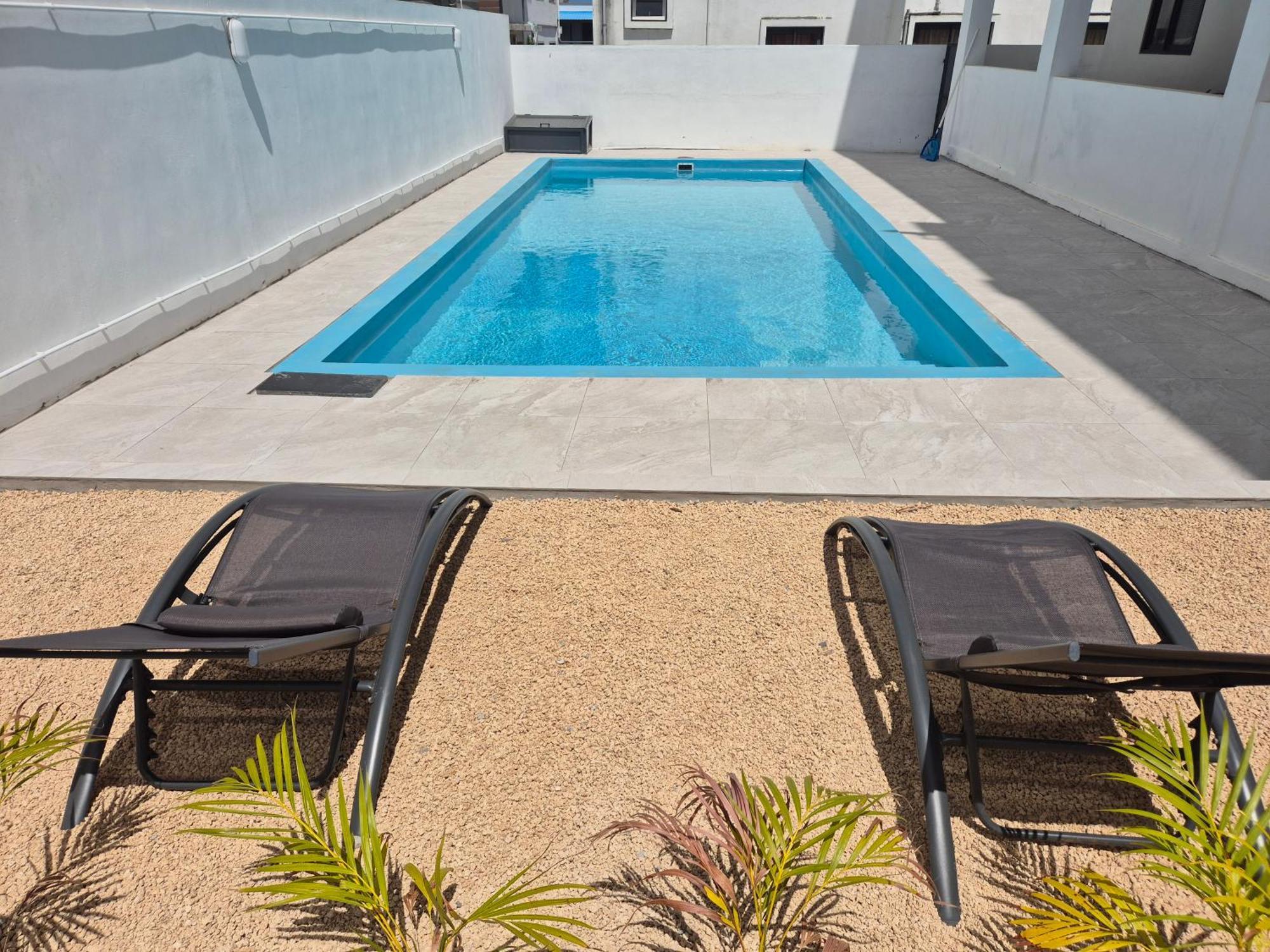 Skyview Apartment- Rooftop Penthouse With Sunset & Sea Views Flic-en-Flacq 외부 사진